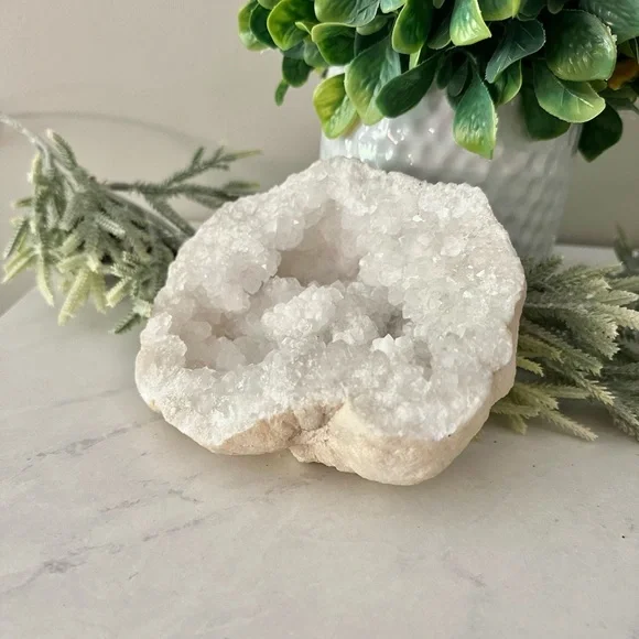 White Clear Quartz Geode | 6 in | 2.2 lbs Large Sparkling Crystal Cluster - Picture 4 of 6